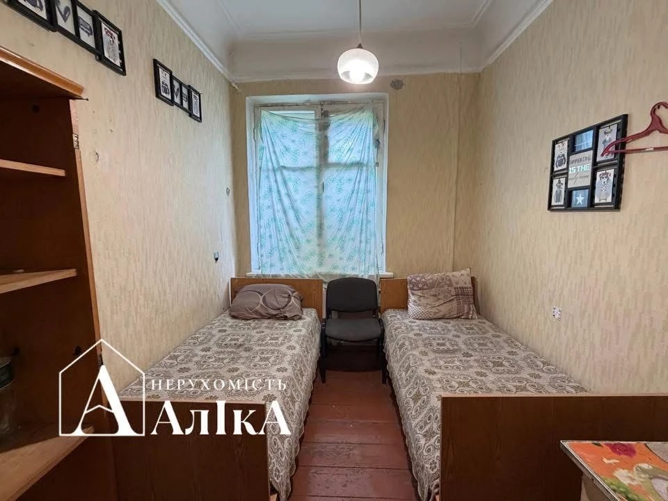 Продам велику 3-кімнатну квартиру під ремонт