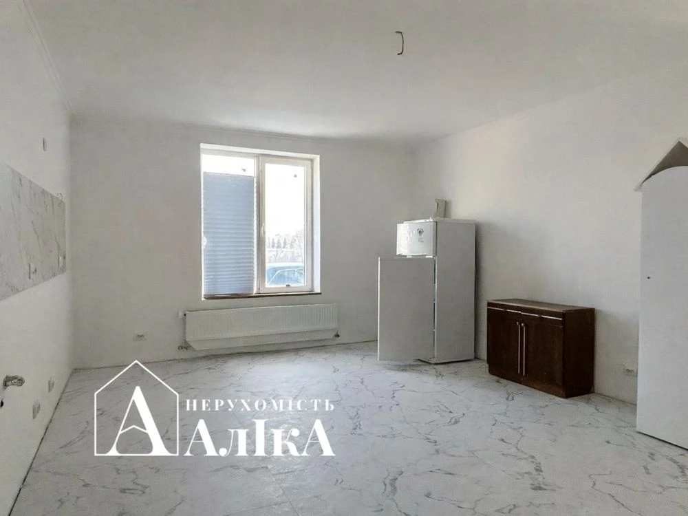 Продам велику 1-кімнатну квартиру в новобудові з окремим вхо