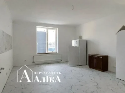 Продам велику 1-кімнатну квартиру в новобудові з окремим вхо