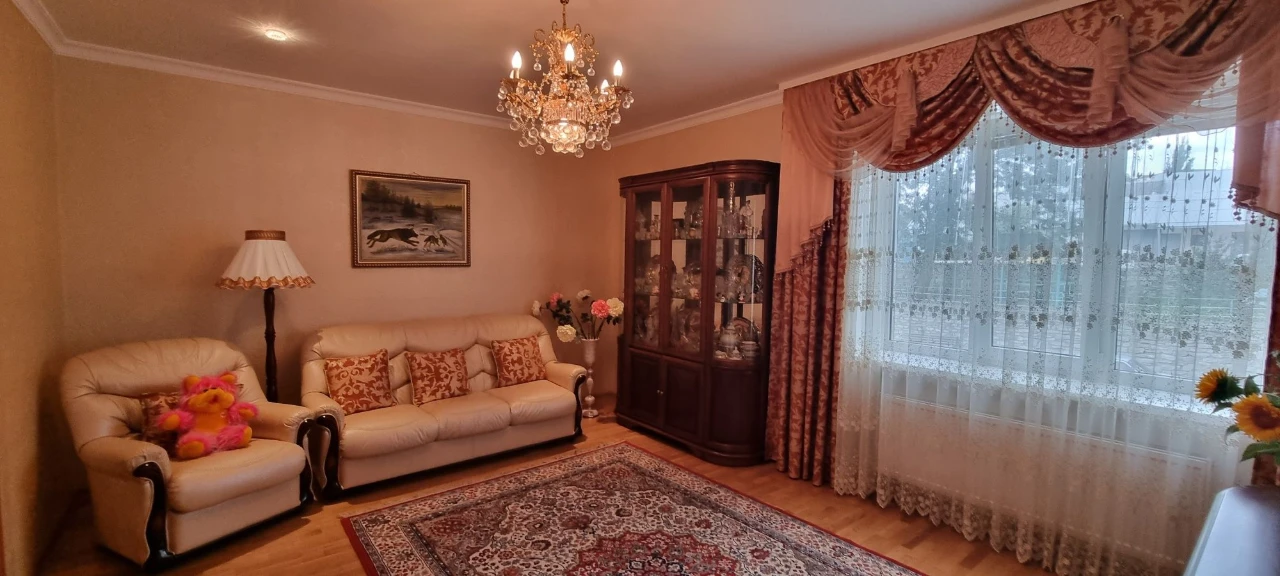 Продається 3 кімнатна квартира.