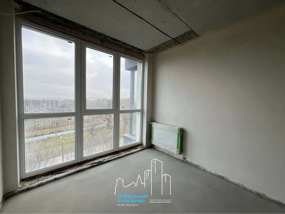 Spacious apartment with improvements in a completed building!