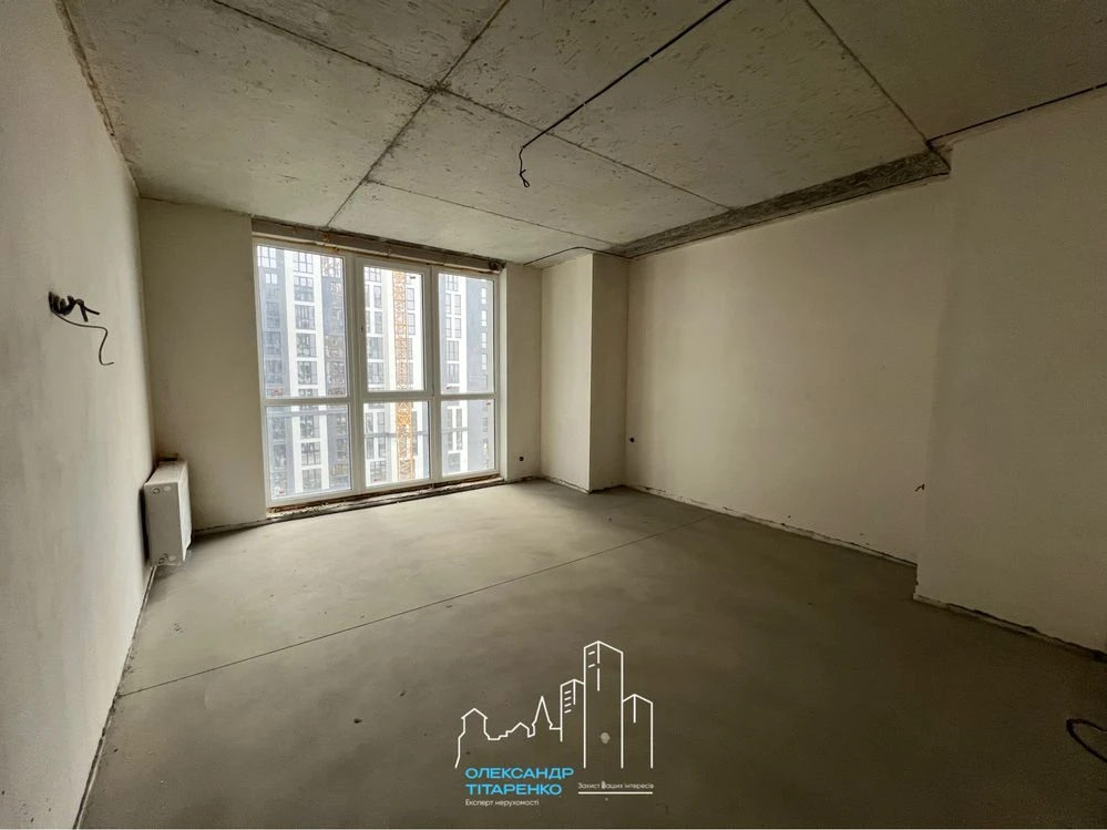 Spacious apartment with improvements in a completed building!