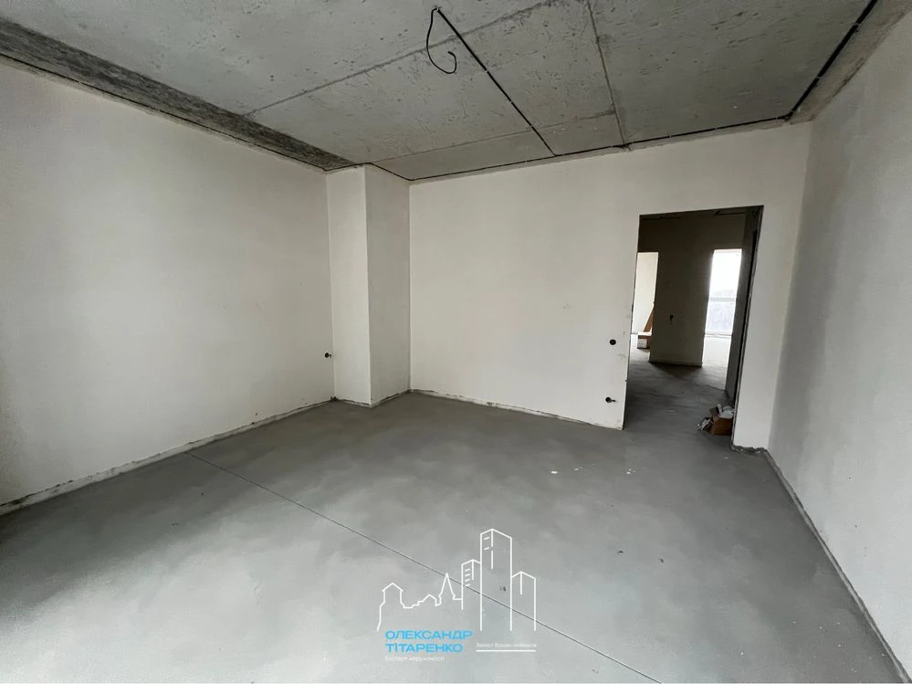 Spacious apartment with improvements in a completed building!
