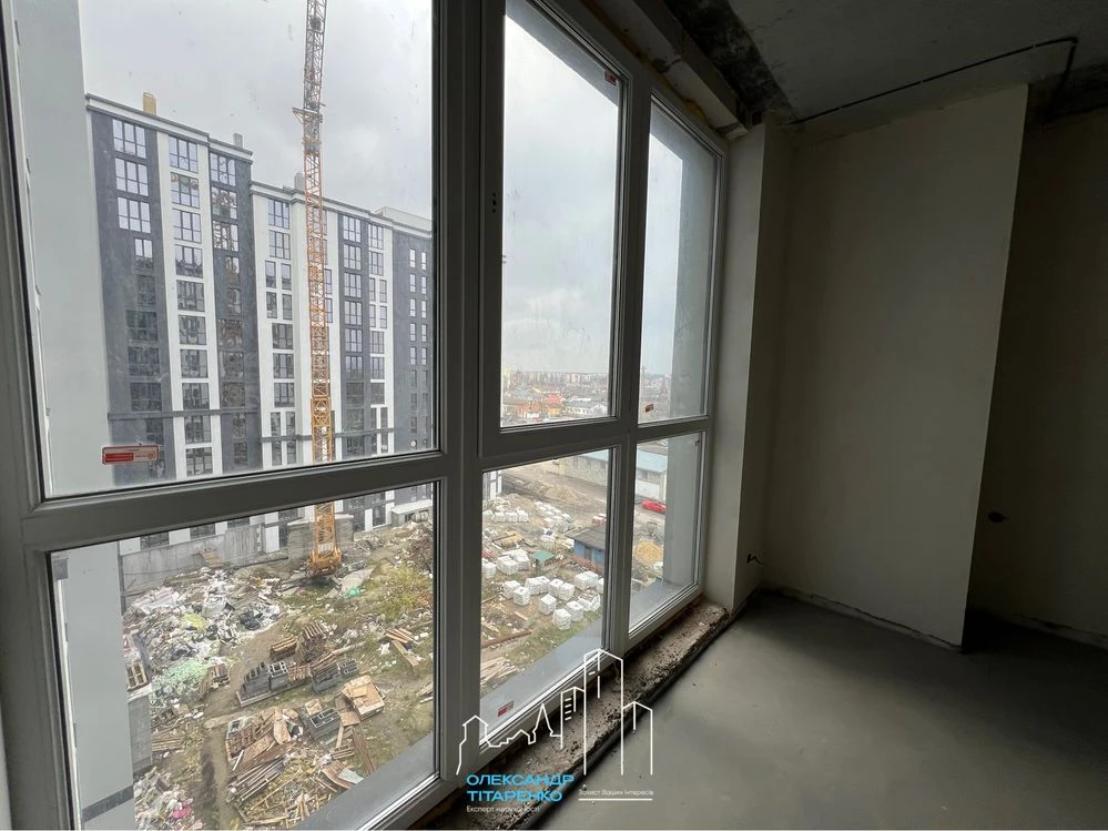 Spacious apartment with improvements in a completed building!
