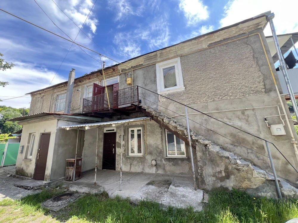 Продам 2-кімнатну квартиру з гаражем!