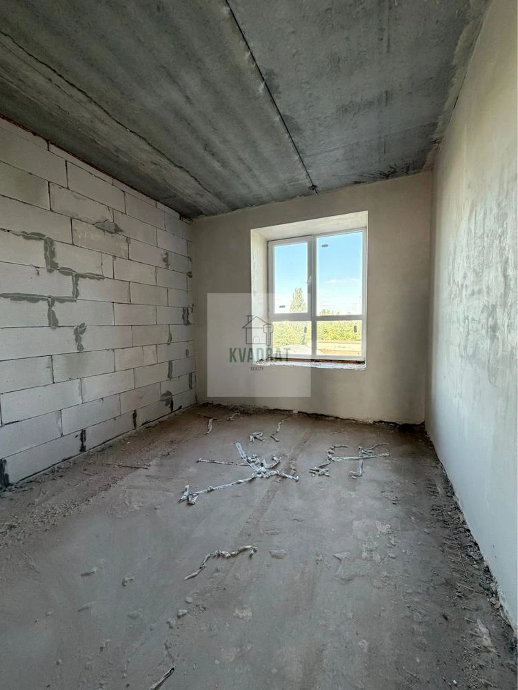 For Sale: Large 3-bedroom apartment in the "VTM" residential complex, Zhovtneve district