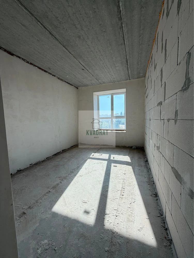 For Sale: Large 3-bedroom apartment in the "VTM" residential complex, Zhovtneve district