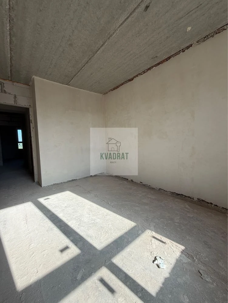 For Sale: Large 3-bedroom apartment in the "VTM" residential complex, Zhovtneve district