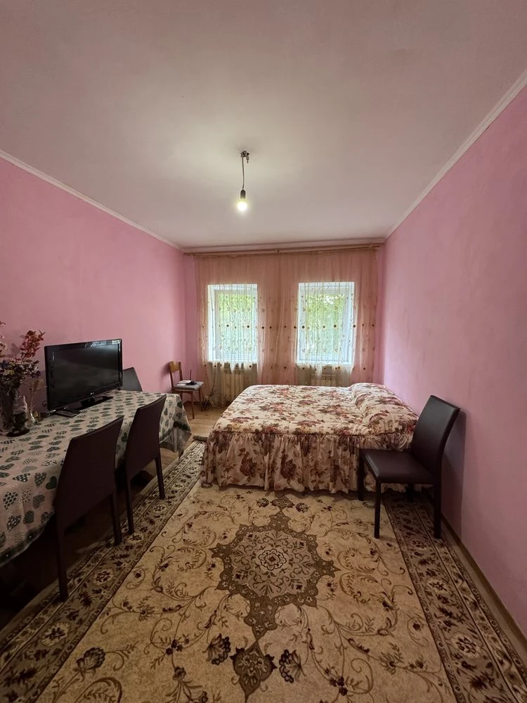 Продам 3-кім.  квартиру м-н Жовтневий