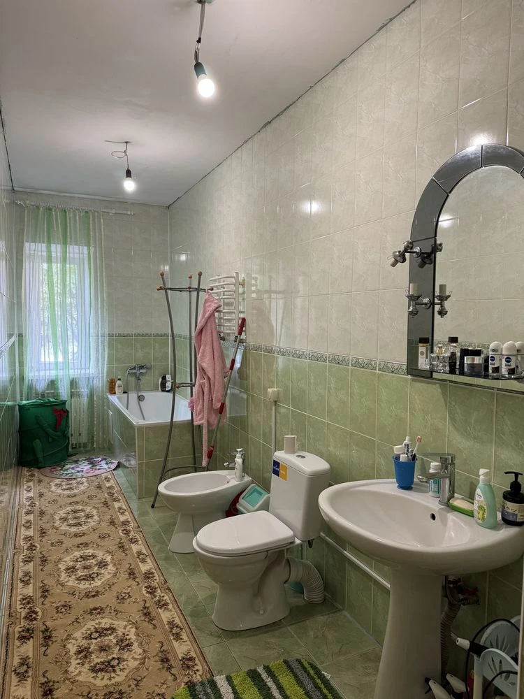 Продам 3-кім.  квартиру м-н Жовтневий