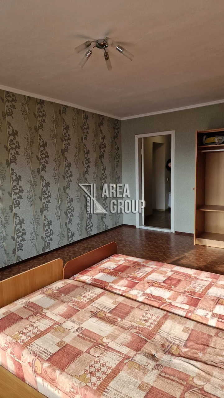Продається велика 4-кімнатна квартира біля парку на мікрорай