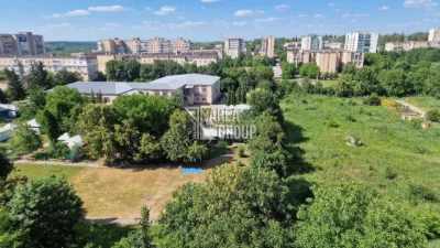 Продається велика 4-кімнатна квартира біля парку на мікрорай