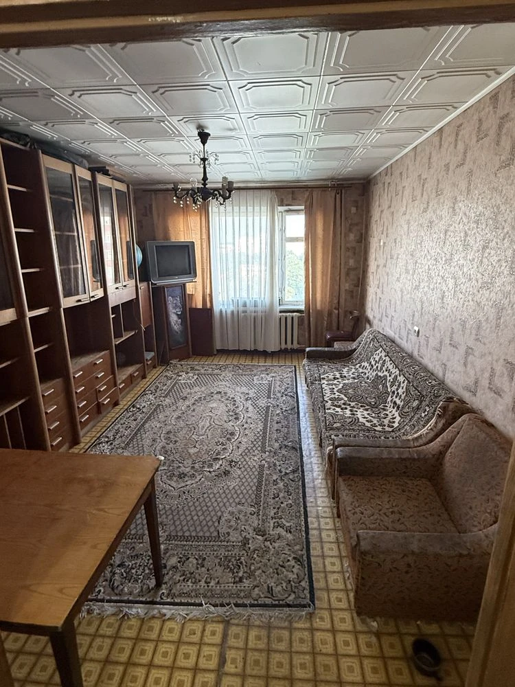 For Sale: 3-bedroom apartment in the city of Netishyn