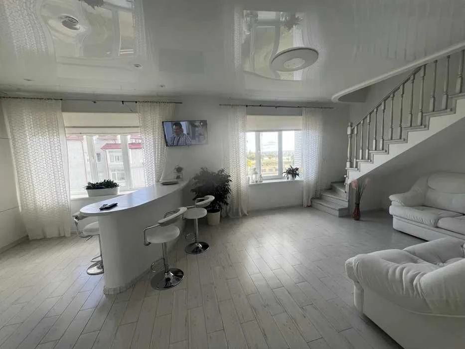 Sale of a 4-room apartment with renovation!
