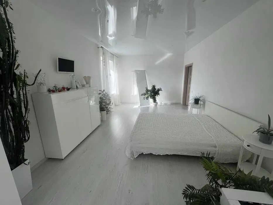 Sale of a 4-room apartment with renovation!