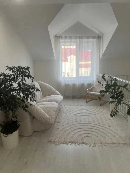 Sale of a 4-room apartment with renovation!