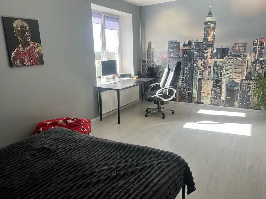 Sale of a 4-room apartment with renovation!