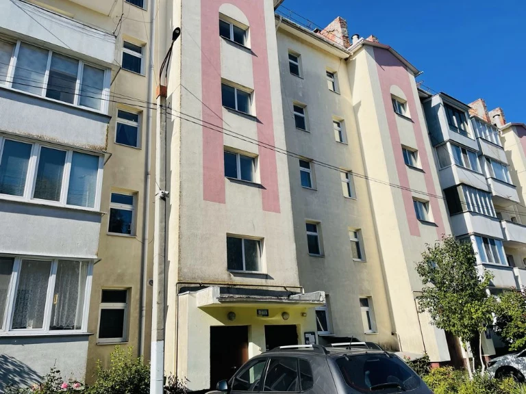 Продається 2-х кімнатна квартира