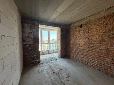 One-bedroom apartment with a wardrobe on the 5th floor