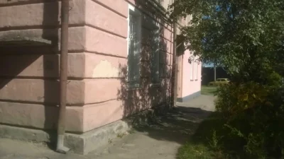 Продається 2-кімнатна квартира в районі 4-ї школи.