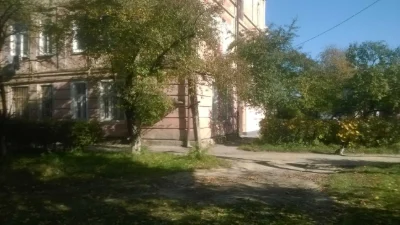 Продається 2-кімнатна квартира в районі 4-ї школи.