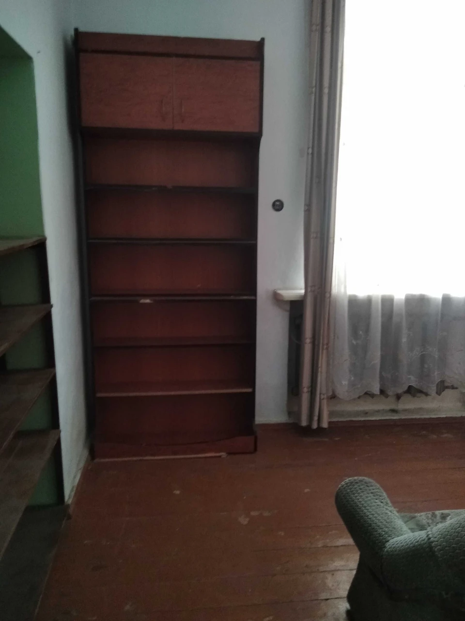 Продається 2-кімнатна квартира в районі 4-ї школи.