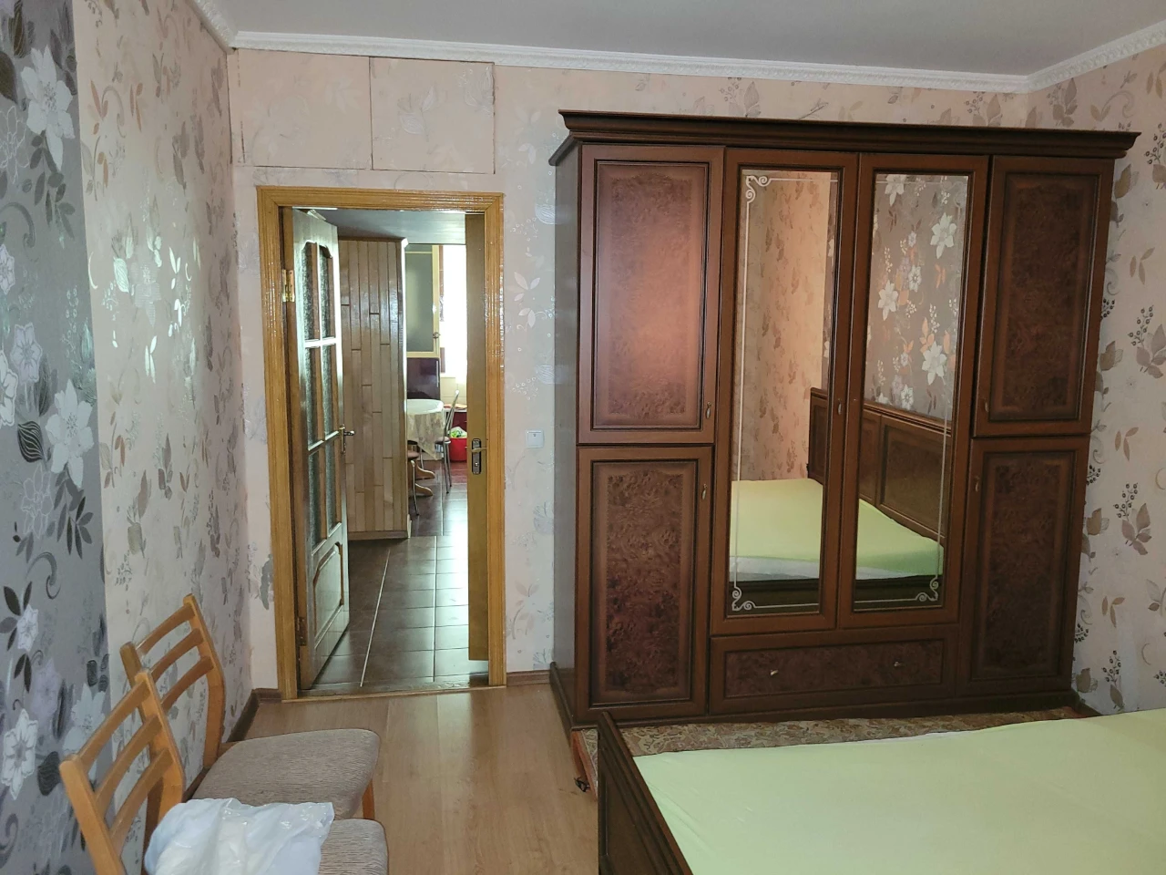 Продается меблированная 3-комнатная квартира в городе Шепетівка