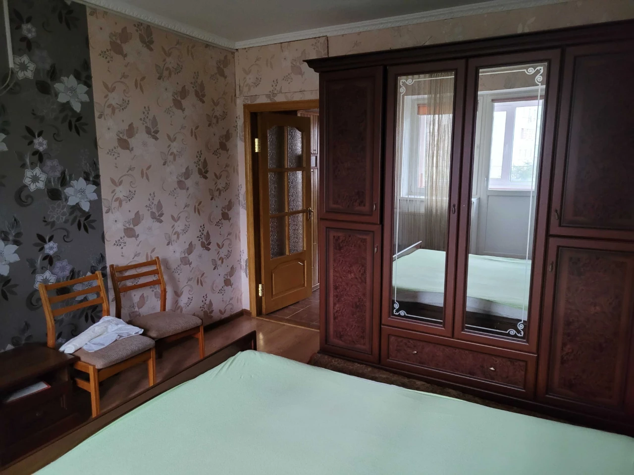 Продается меблированная 3-комнатная квартира в городе Шепетівка
