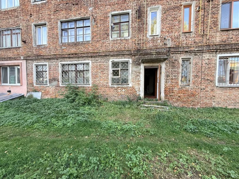 For Sale: 2-room apartment with private entrance (suitable for commercial use)