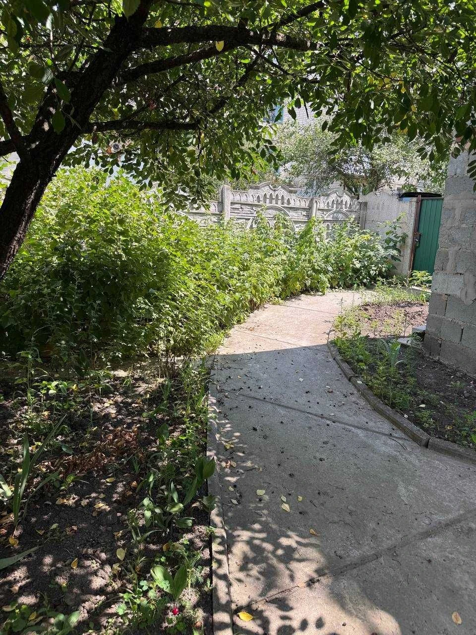 продам квартиру з власним двором