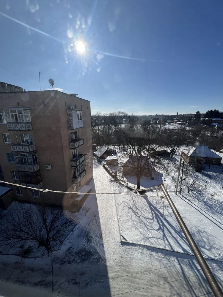 Продается просторная 2-комнатная квартира в центре города Городище, Черкасская область