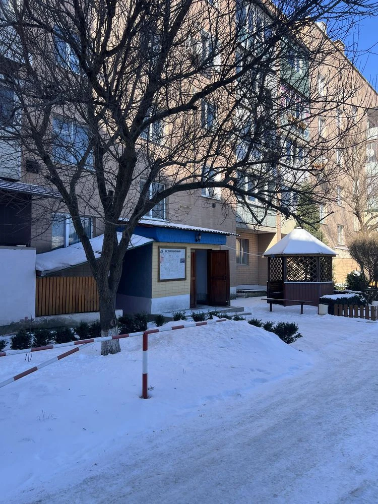 Продается просторная 2-комнатная квартира в центре города Городище, Черкасская область