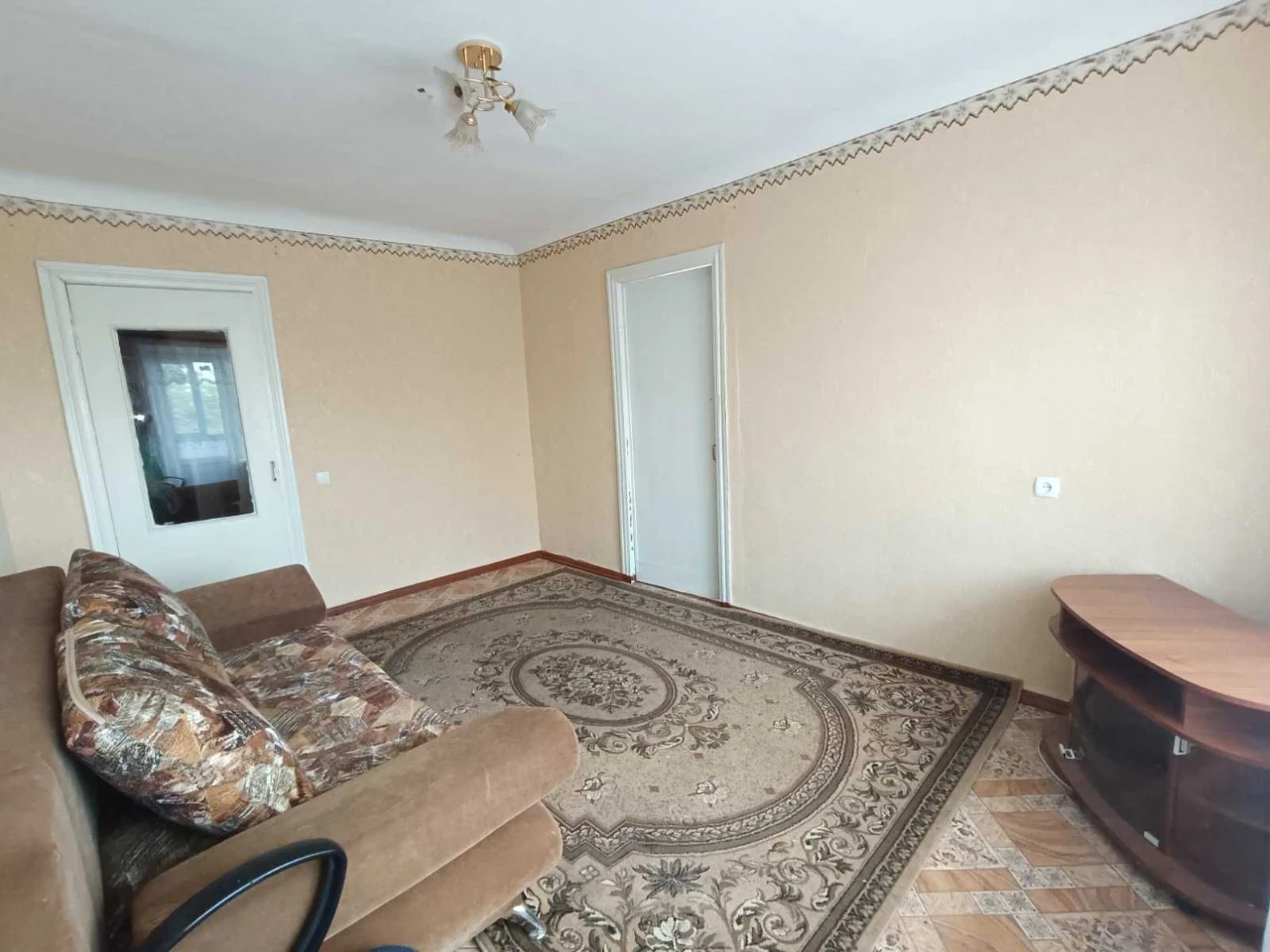 2-bedroom apartment, 2nd floor, Furnished!