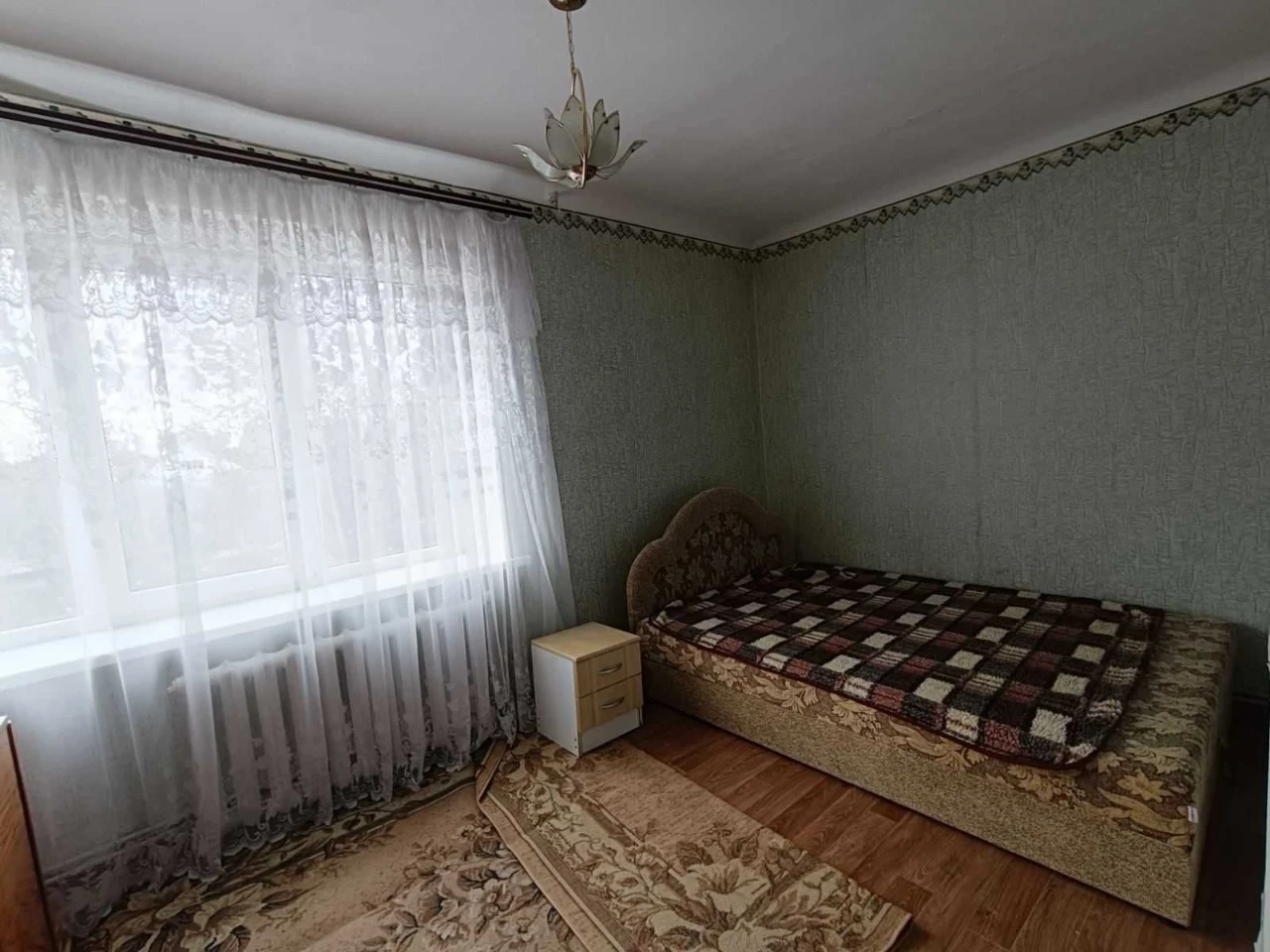 2-bedroom apartment, 2nd floor, Furnished!