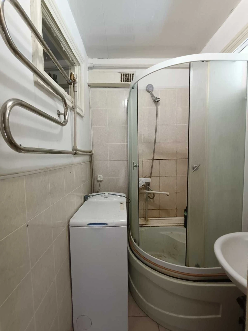 2-bedroom apartment, 2nd floor, Furnished!