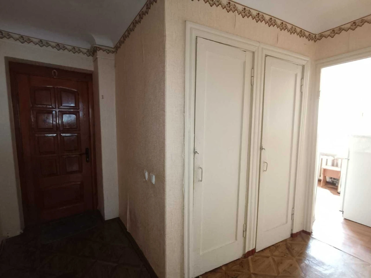 2-bedroom apartment, 2nd floor, Furnished!