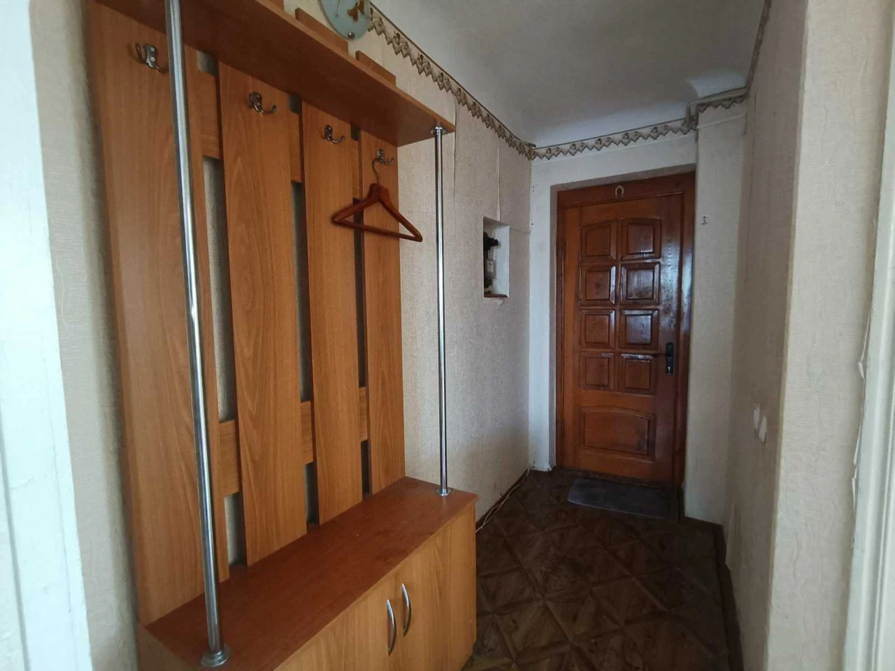 2-bedroom apartment, 2nd floor, Furnished!