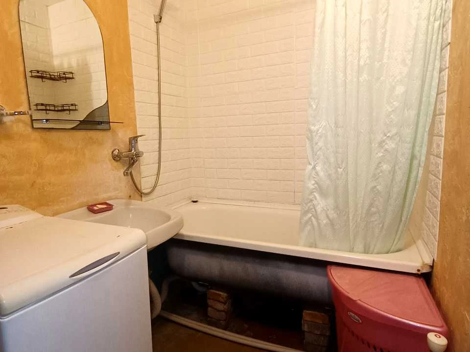 Apartment. Zolotonosha, Novoselynska