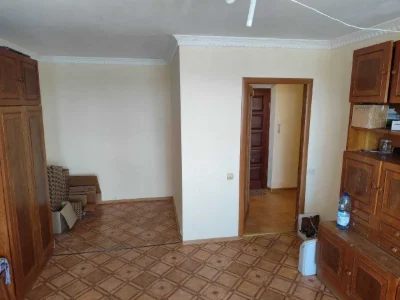Продам 1 кімнатну  квартиру в м. Канів.