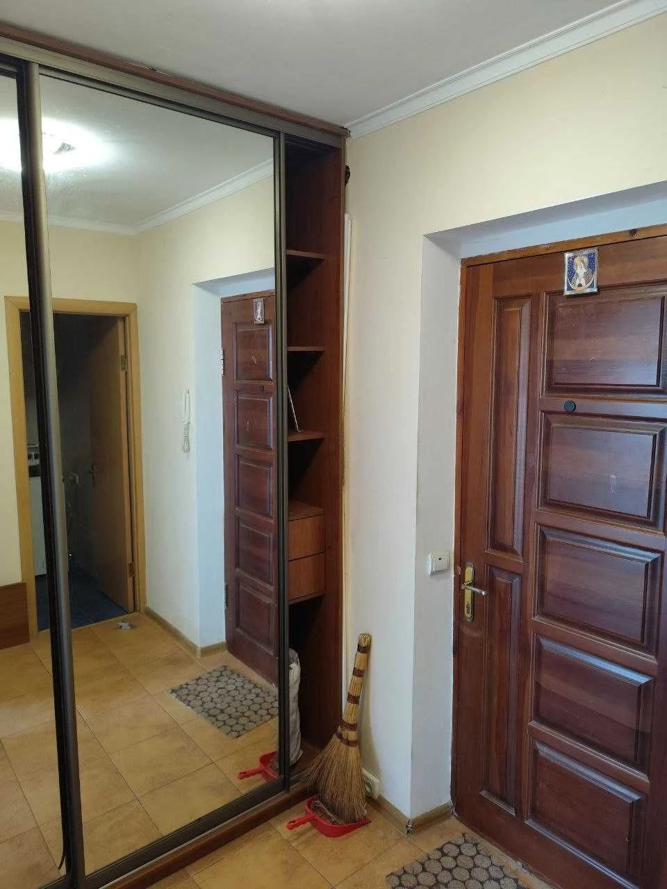 Продам 1 кімнатну  квартиру в м. Канів.