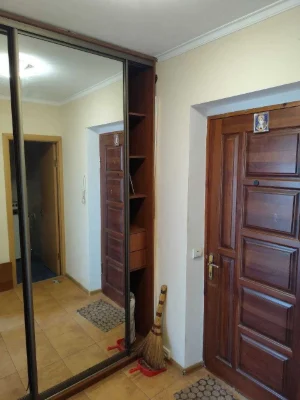 Продам 1 кімнатну  квартиру в м. Канів.