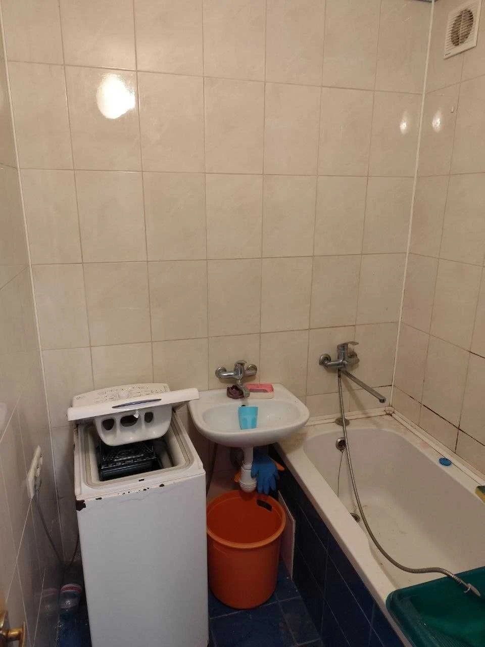 Продам 1 кімнатну  квартиру в м. Канів.