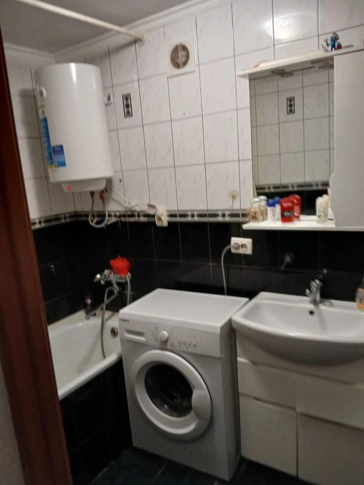 Продаж 1 кімнатної квартири 26 000$ + гараж 3500