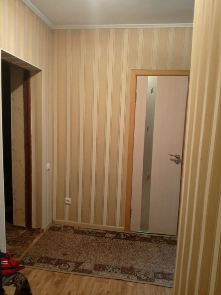 Продам квартиру в районі управління.З окремим входом,та мебл