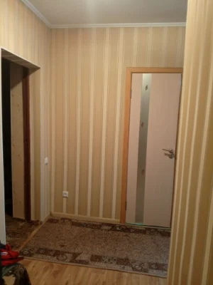 Продам квартиру в районі управління.З окремим входом,та мебл
