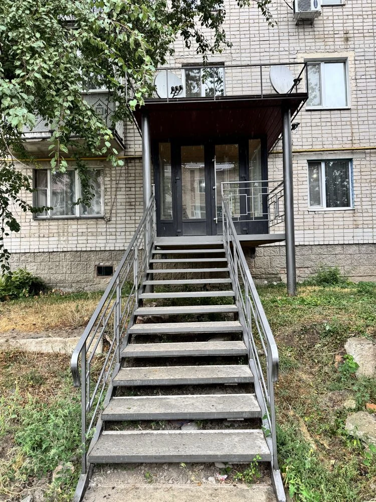 Two-bedroom apartment 49.6 sq.m. On the 1st floor. 2 entrances.