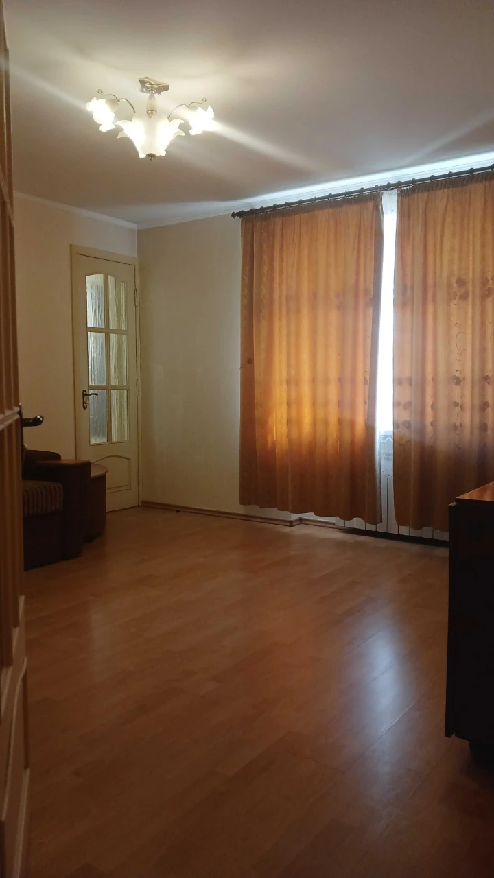 Продаж двокімнатної  квартири в центрі міста