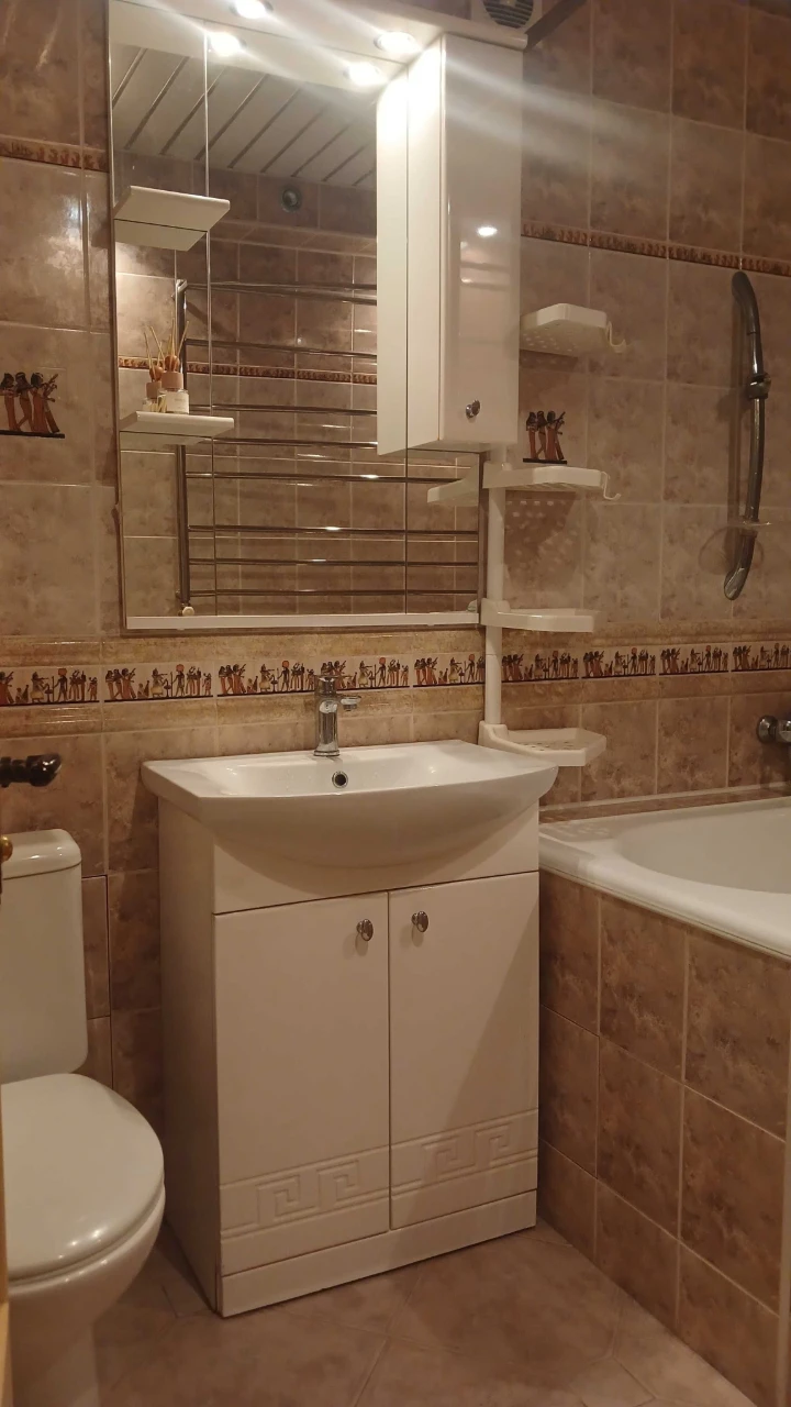 Продаж двокімнатної  квартири в центрі міста