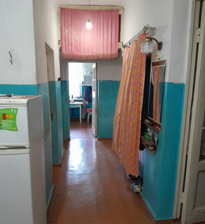Продам 3-х кімнатну квартиру в центрі міста + гараж у дворі