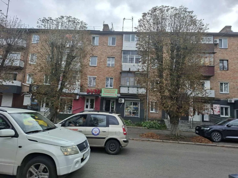Продаж 3 кімнатної квартири в м Сміла.
